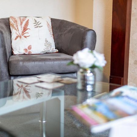 Апартаменти Adrian House, Near Hospital, Easy Parking + Garden Карлайл Екстер'єр фото