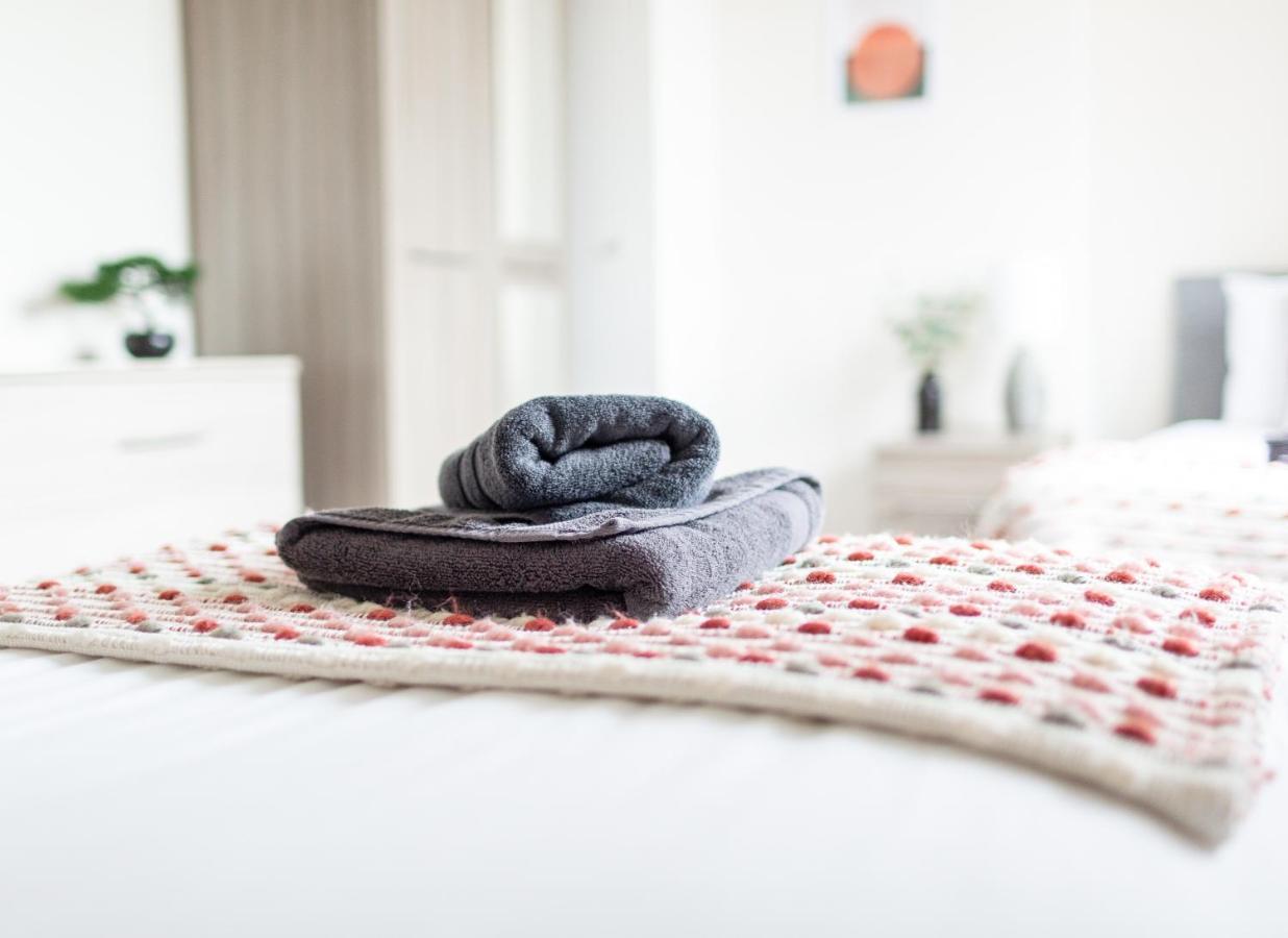 Апартаменти Adrian House, Near Hospital, Easy Parking + Garden Карлайл Екстер'єр фото